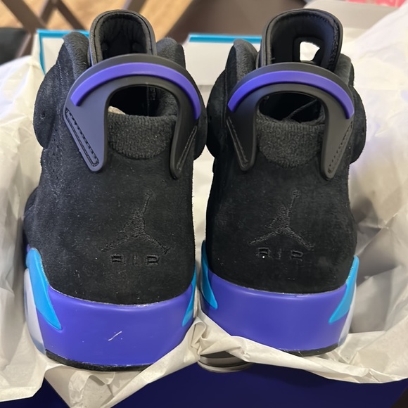 Women’s Air Jordan 6 Retro - Picture 3 of 6